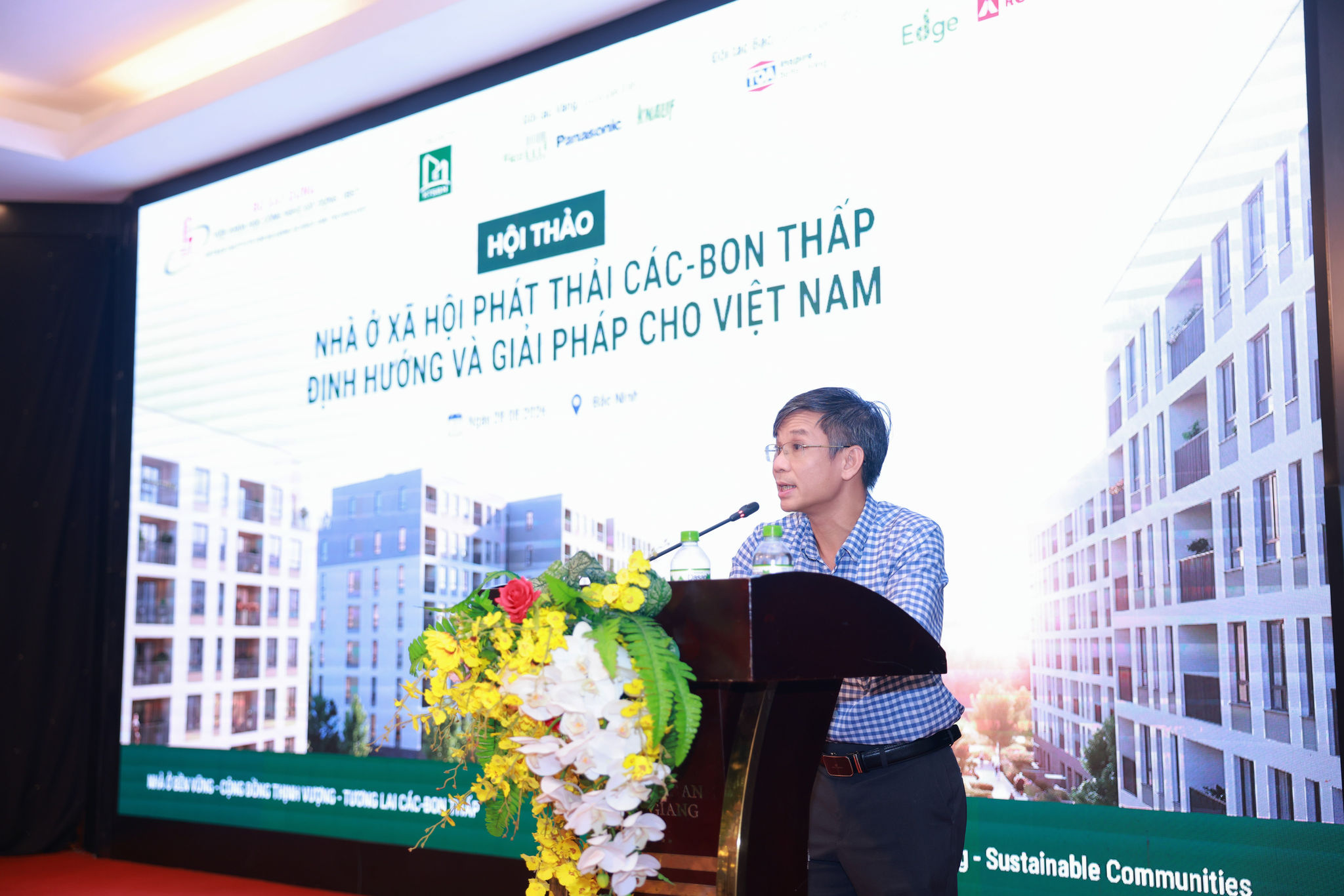 ảnh ông Nguyễn Hữu Tiến, Phó Vụ trưởng Vụ Khoa học Công nghệ môi trường và Vật liệu xây dựng – Bộ Xây dựng