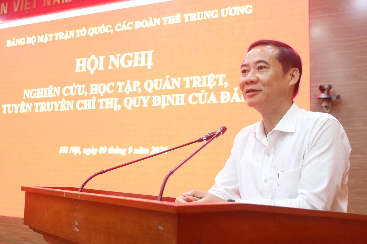 Phó Bí thư Đảng ủy MTTQ, các đoàn thể Trung ương Nguyễn Thái Học phát biểu tại Hội nghị.