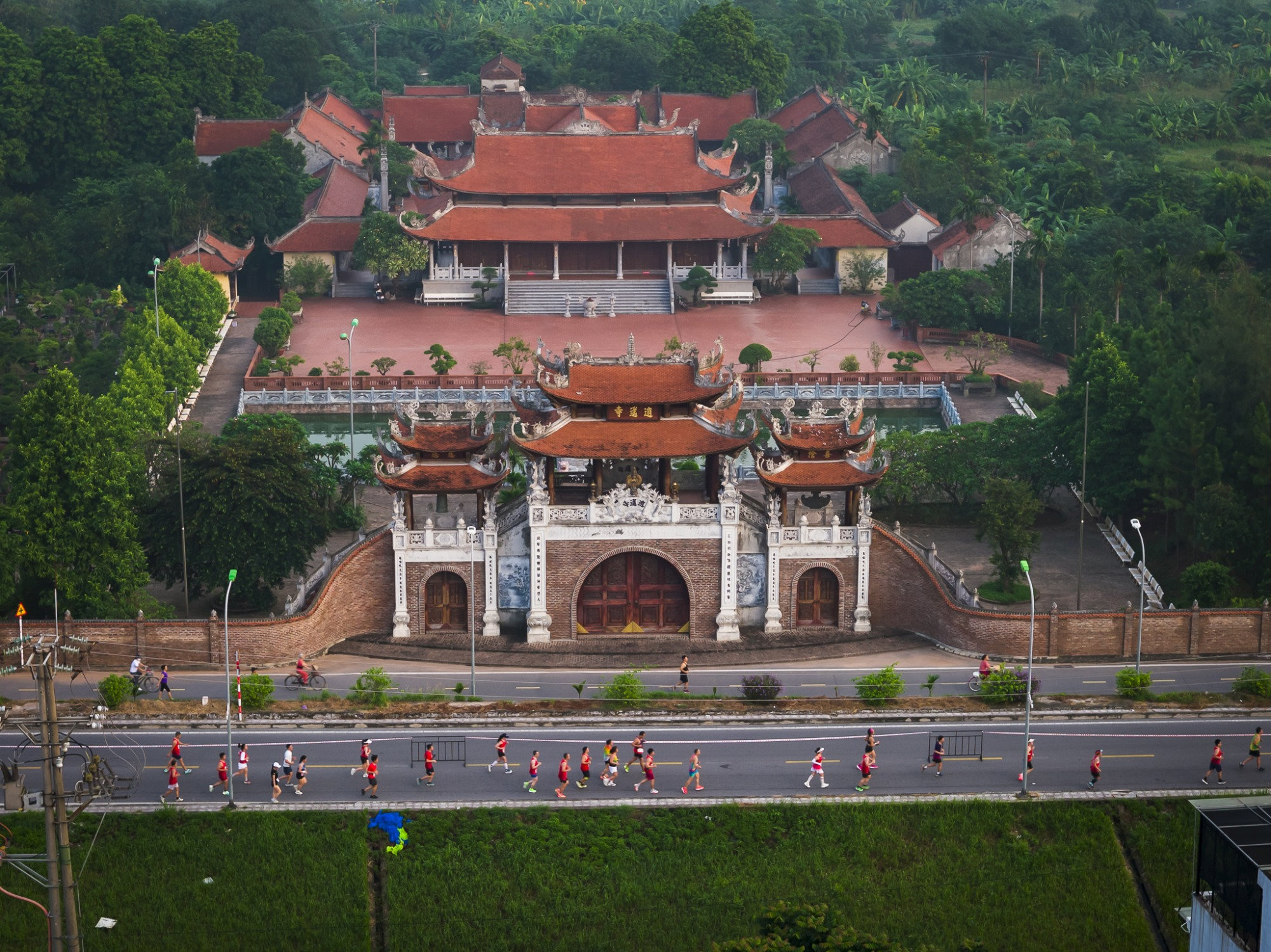 Hình ảnh được trưng bày trong triển lãm _Một Hà Nội. Triệu Bước Tiến_