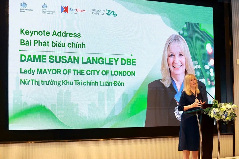Bà Dame Susan Langley, Nữ Thị trưởng Khu Tài chính London (Anh) khẳng định Anh sẽ tiếp tục hỗ trợ Việt Nam trong huy động vốn dài hạn, phát triển thị trường vốn, hỗ trợ hạ tầng bền vững, quản lý rủi ro khí hậu và hạ tầng, thúc đẩy đổi mới fintech và củng cố niềm tin của nhà đầu tư. (Ảnh: VIFC-HCMC)