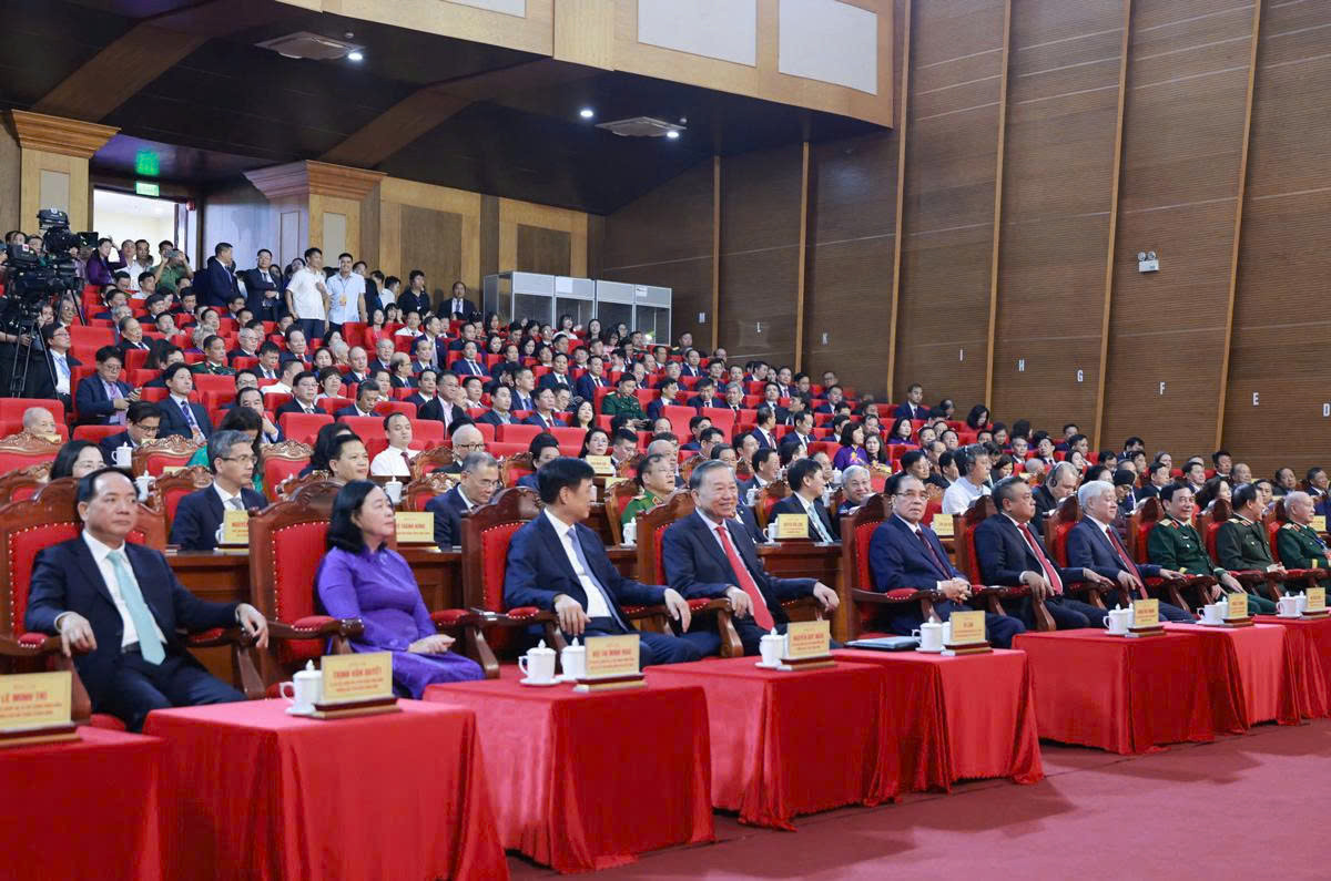Các đại biểu tham dự buổi lễ