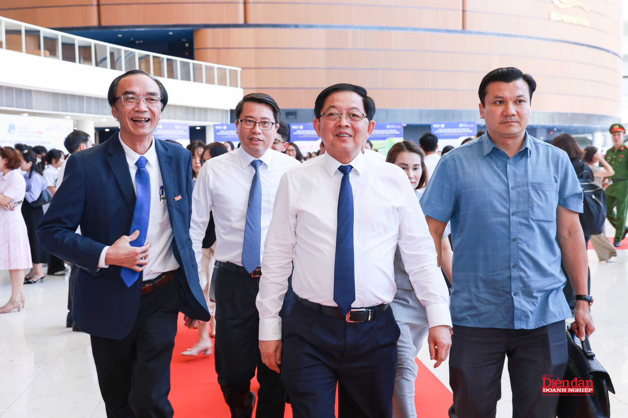 Ông Hồ Quốc Dũng, Ủy viên Ban Chấp hành Trung ương Đảng, Phó Thủ tướng Chính phủ nước Cộng hoà Xã hội Chủ nghĩa Việt Nam