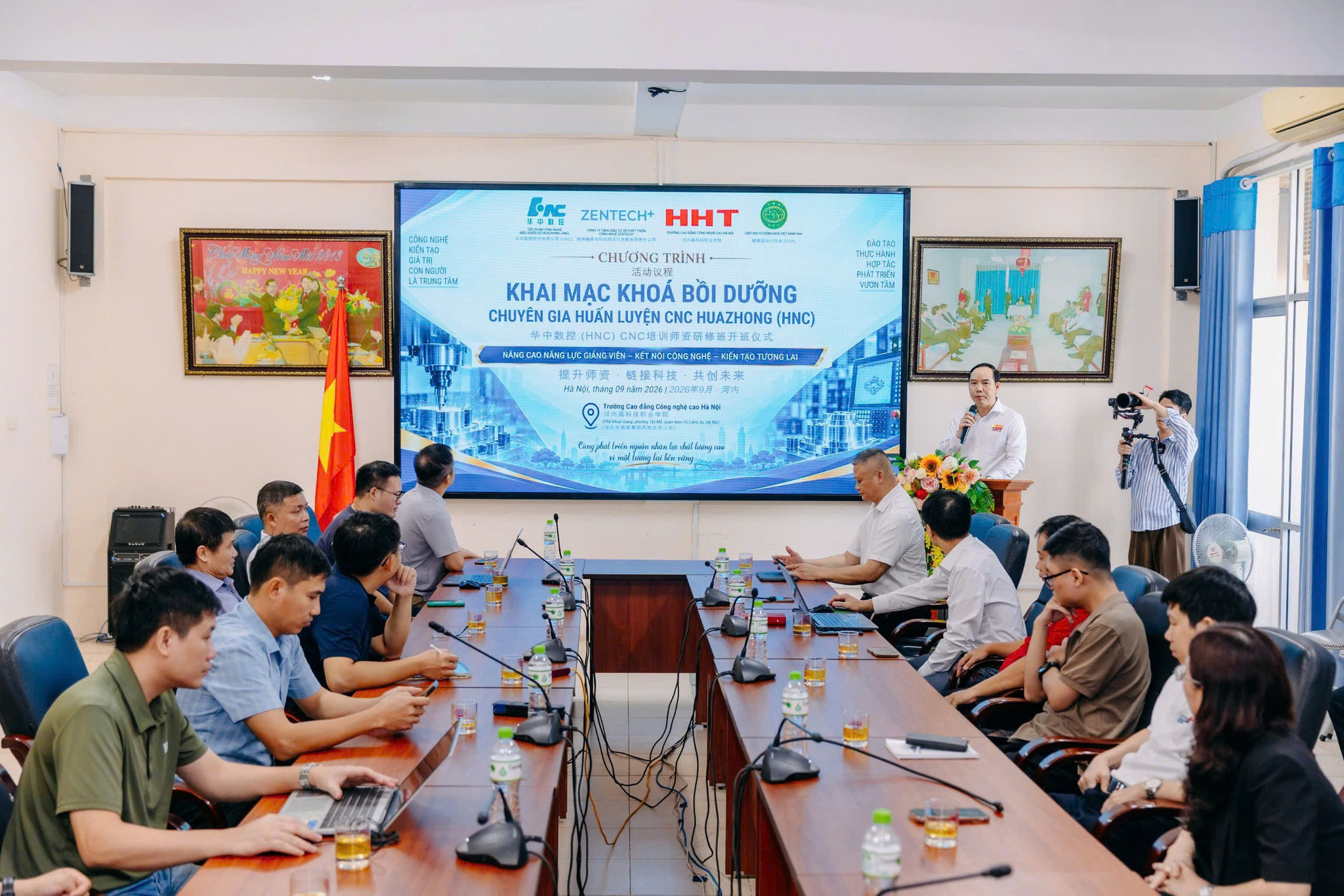 ảnh HHT khai giảng (2)