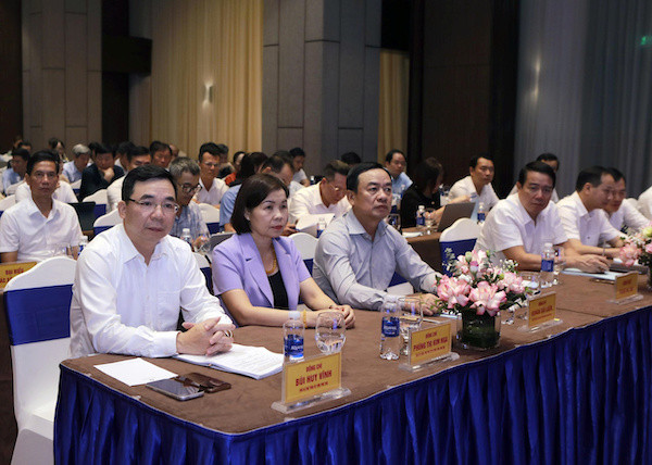 Các đại biểu dự hội nghị