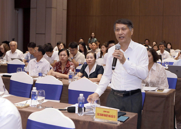 Ông Nguyễn Đình Vĩnh, Ủy viên Hội đồng Quản trị Công ty Cổ phần Thương mại và Đầu tư Công nghệ Đô Thành, trình bày kiến nghị tại hội nghị.