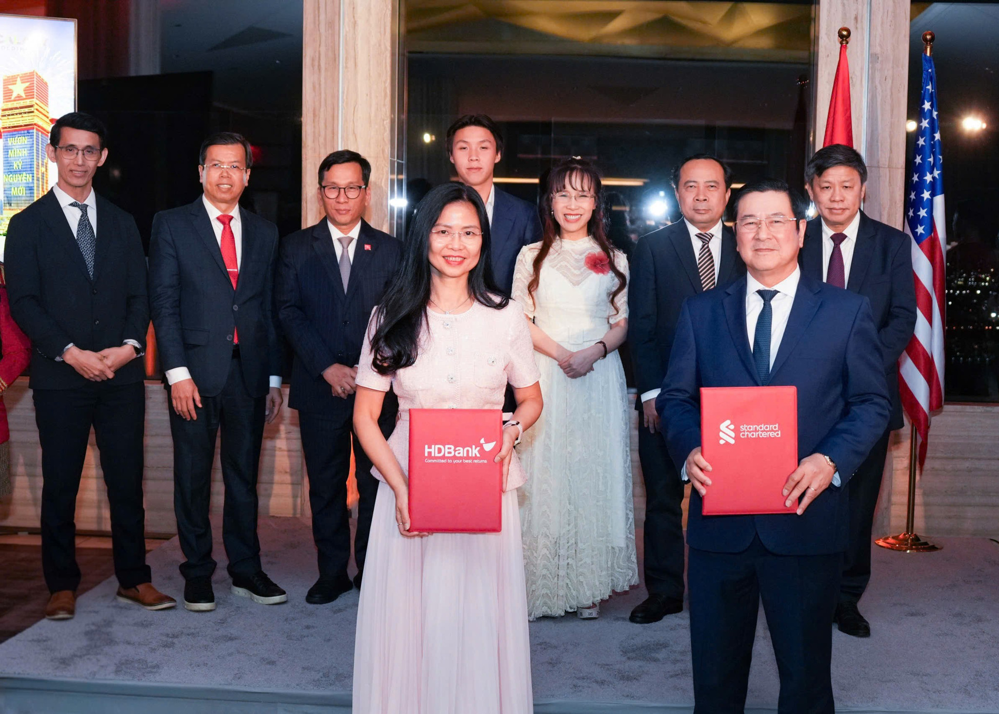 Photo 6 - HDBank and Standard Chartered