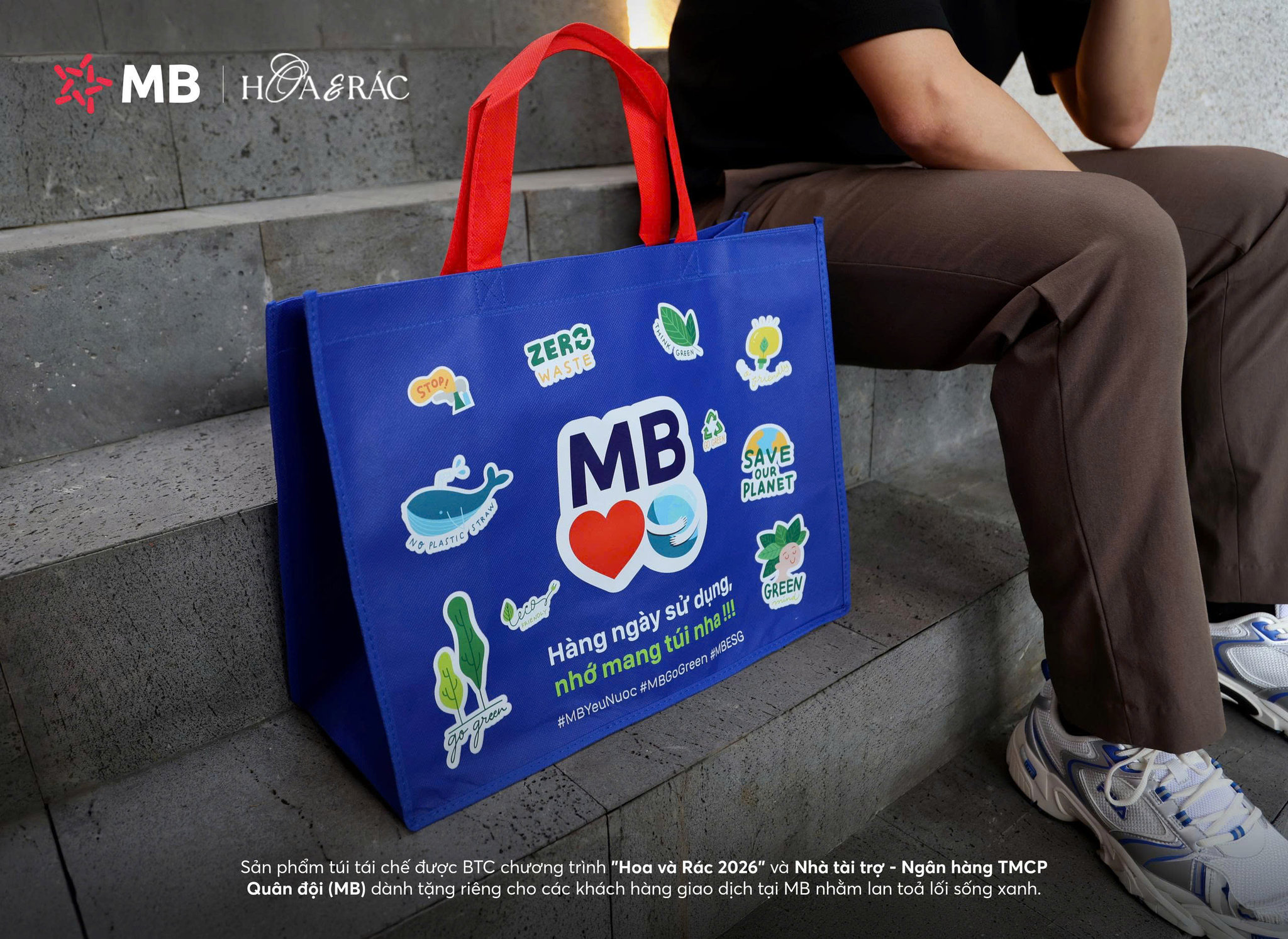 www.mbbank.com.vn-resources-files-tin-mb-mb-voi-bao-chi-_hoa-va-rac-2.jpg
