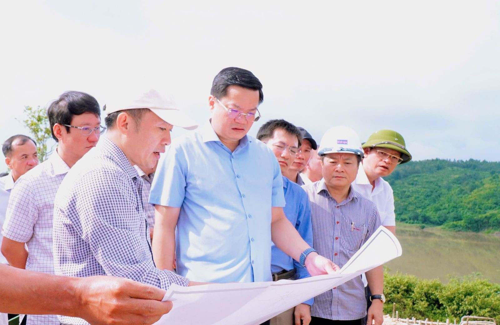Chủ tịch UBND tỉnh kiểm tra Dự án xây dựng cầu và đường hai đầu cầu từ bến du lịch xã Ia Chim