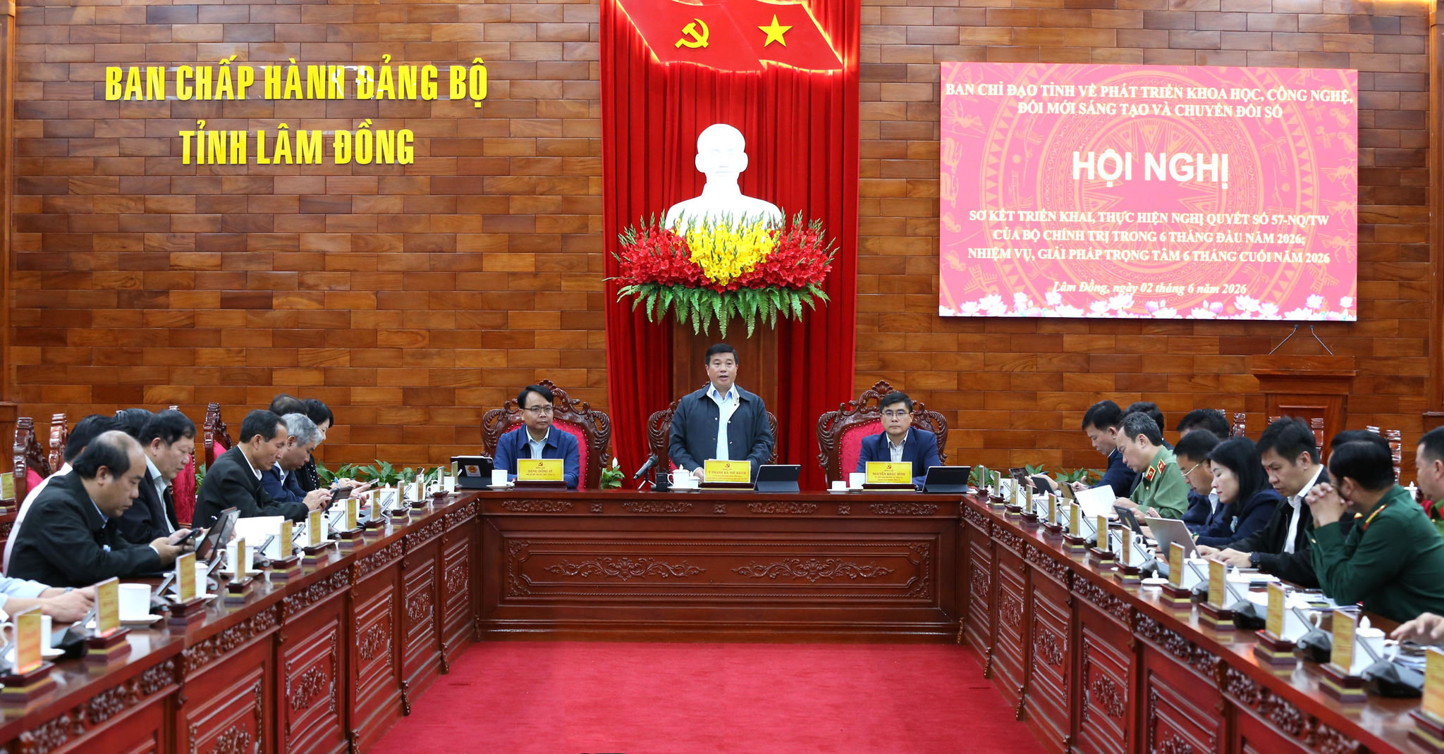 dong-chi-y-thanh-ha-nie-kdam-bi-thu-tinh-uy-lam-dong-phat-bieu-ket-luan-hoi-nghi-1-.jpg