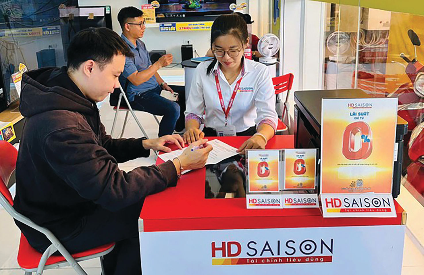 Tài chính sẽ là hậu thuẫn để tiêu dùng phát huy vai trò “trụ cột mềm” bên cạnh xuất khẩu và đầu tư.