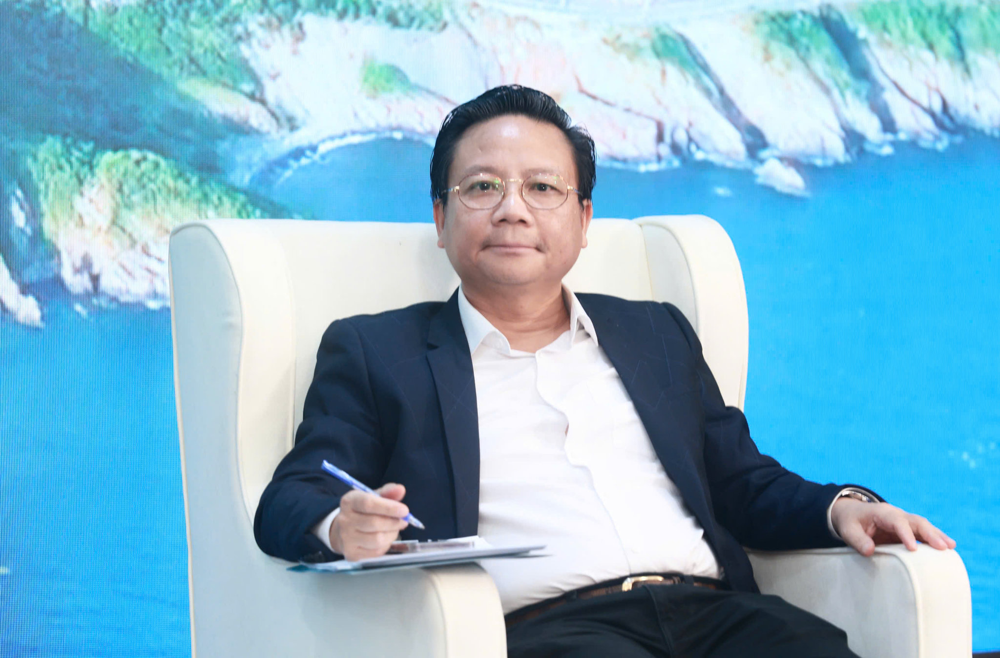 mr Hung