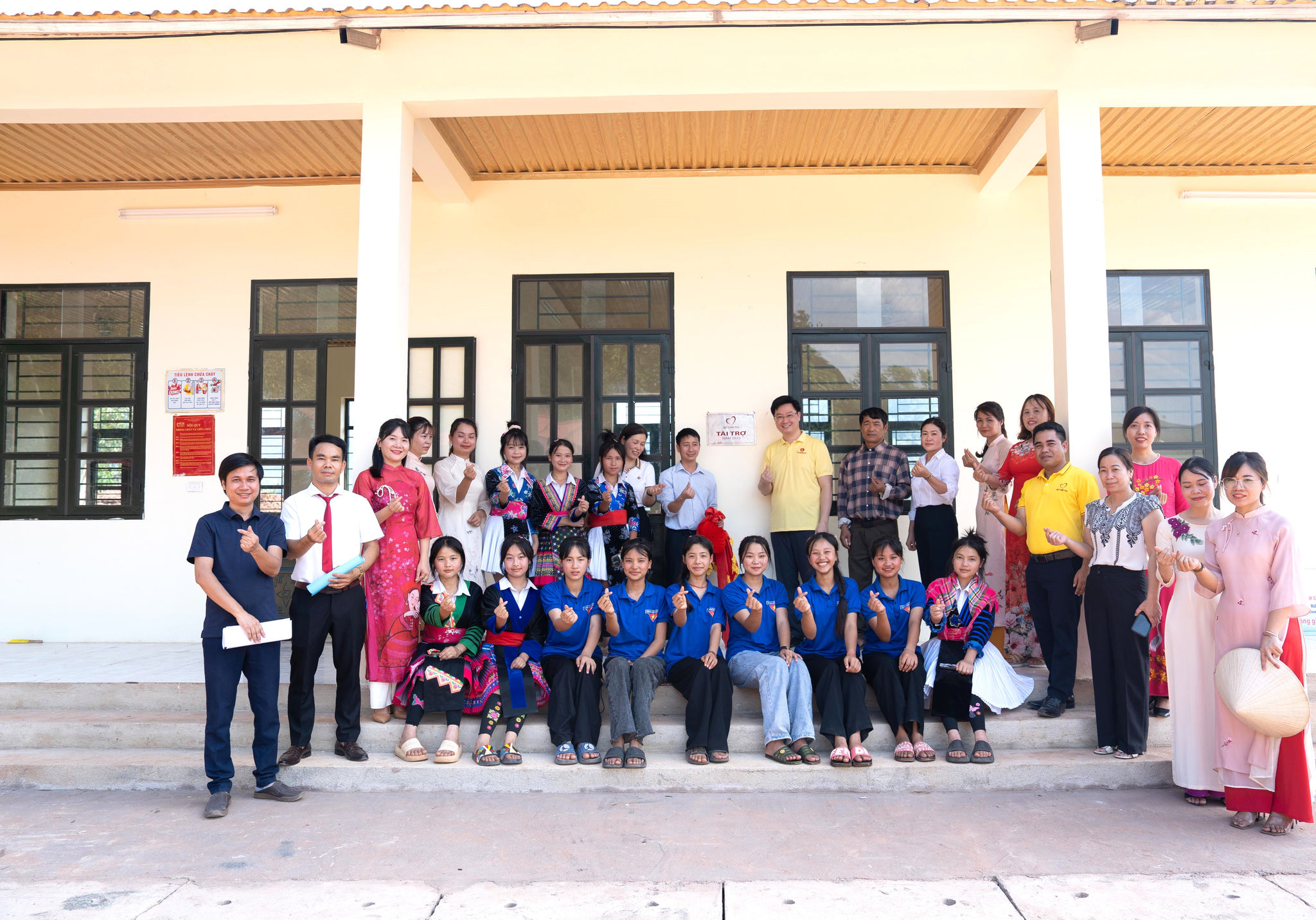 Niềm hạnh phúc của thầy trò Trường PTDTBT trung học cơ sở Chung Chải khi đón nhận dãy nhà bán trú mới khang trang