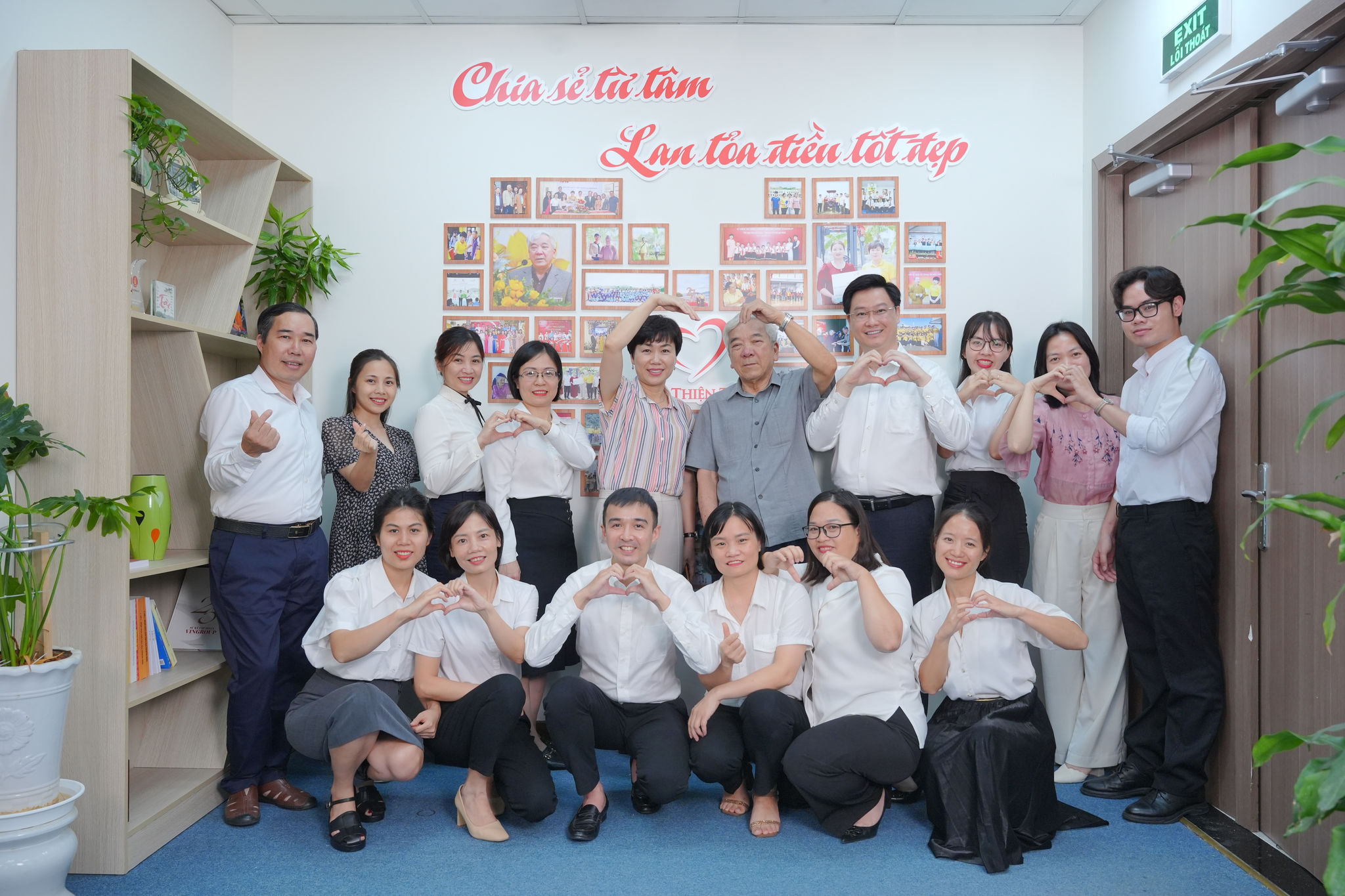 Tập thể cán bộ nhân viên Quỹ Thiện Tâm