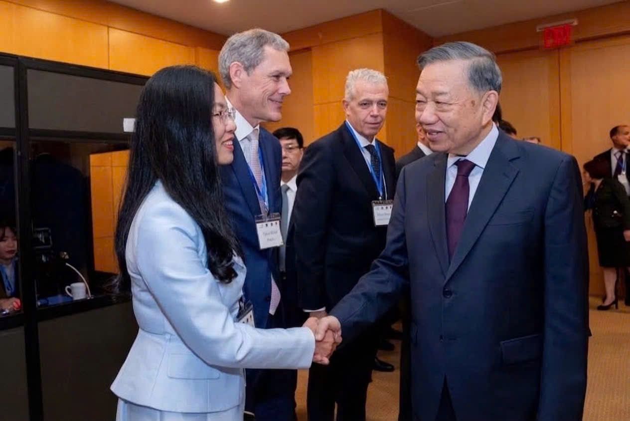 Tổng Bí Thư - Chủ Tịch nước Tô Lâm gặp gỡ lãnh đạo Standard Chartered