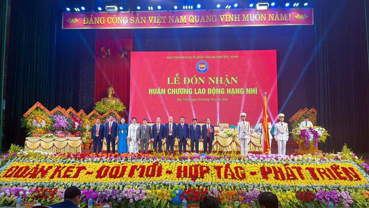 Hiệp hội Doanh nghiệp thành phố Bắc Ninh đón nhận Huân chương Lao động hạng Nhì
