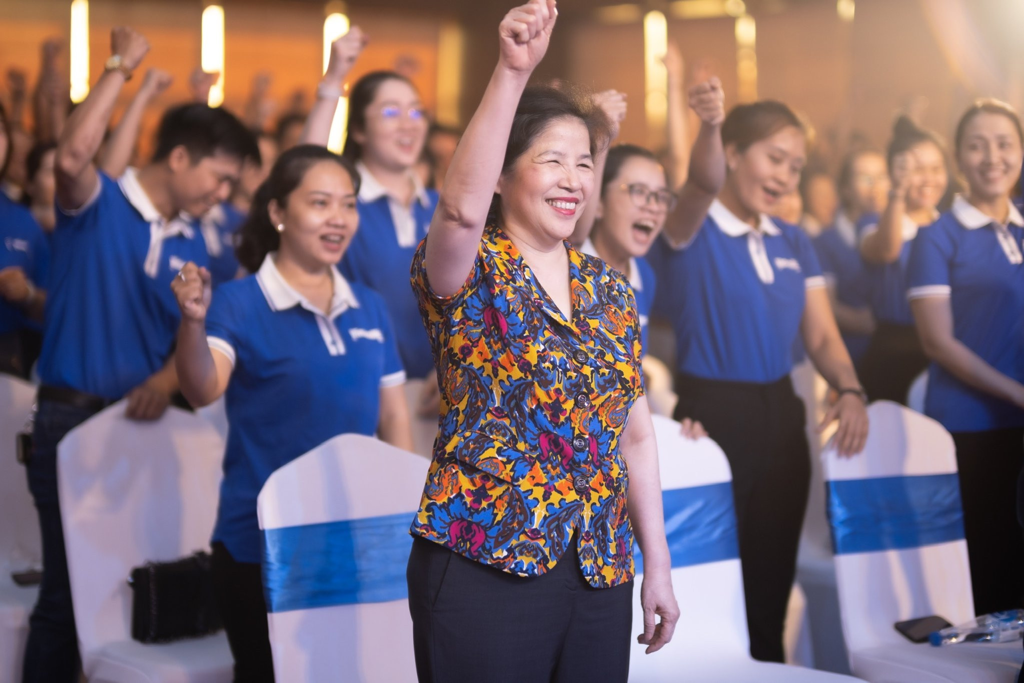 Bà Mai Kiều Liên cùng thế hệ trẻ Vinamilk, tiếp nối hành trình phát triển của doanh nghiệp trong chặng đường mới. (Ảnh: Vi Nam)