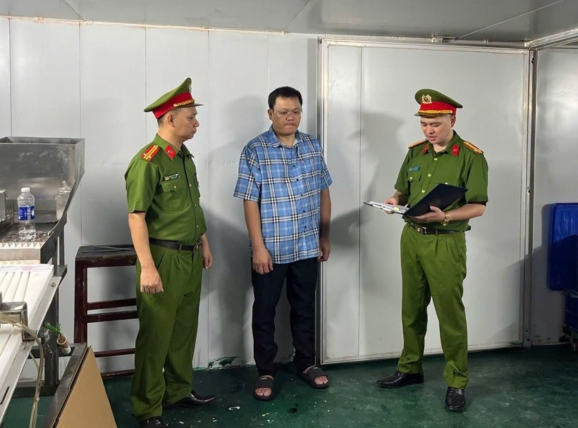 Công an TP. Hà Nội triệt phá cơ sở sản xuất, kinh doanh thực phẩm bổ sung có dấu hiệu giả mạo. Ảnh: Công an TP. Hà Nội