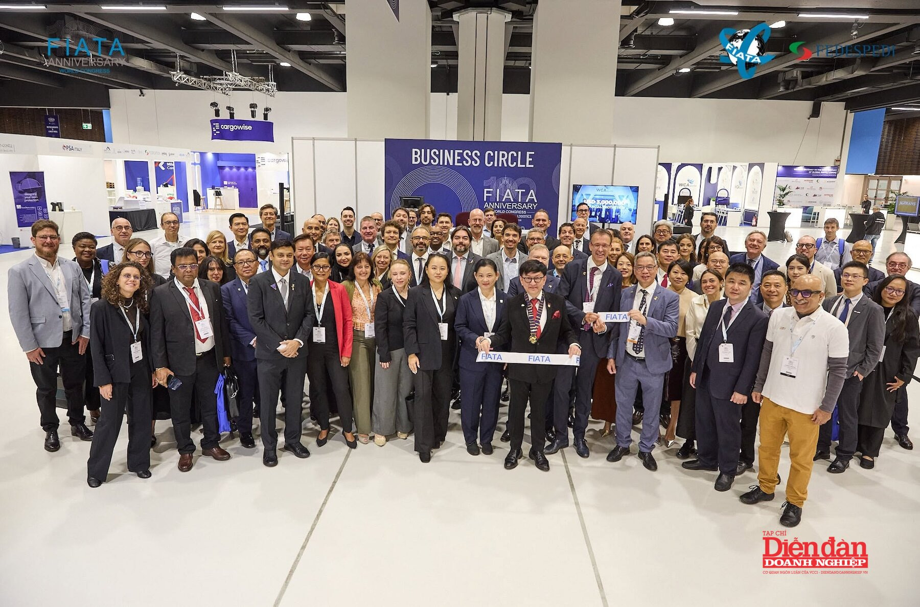 Lễ cắt băng khai mạc triển lãm trong khuôn khổ FIATA World Congress 2026