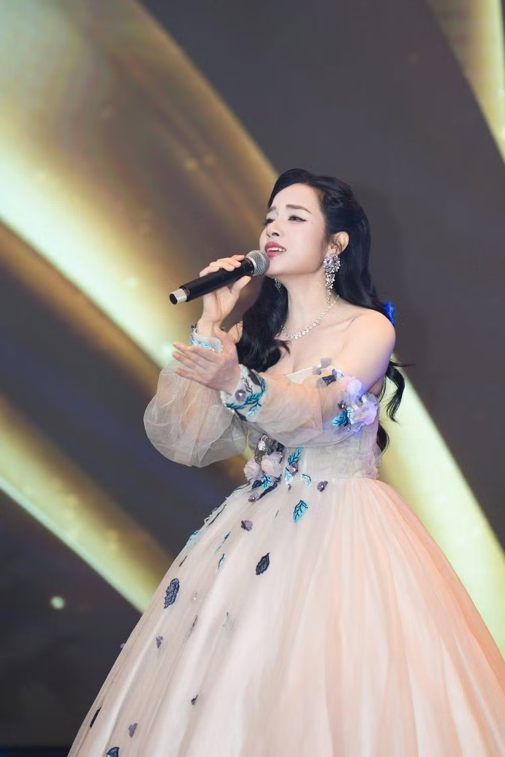 Nghệ sĩ opera Bùi Thị Trang.