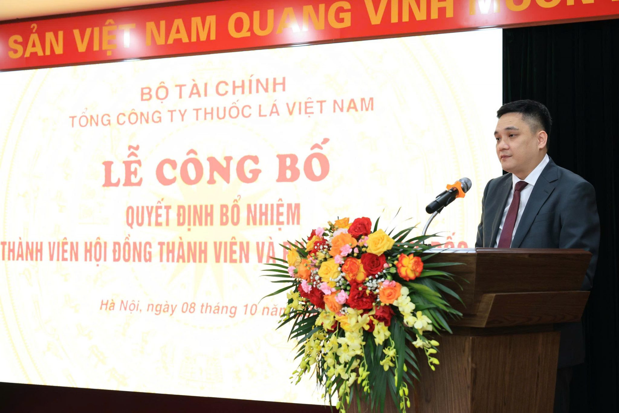 Ông Hoàng Anh Tuấn – tân Phó Tổng Giám đốc Tổng công ty phát biểu nhận nhiệm vụ tại buổi lễ