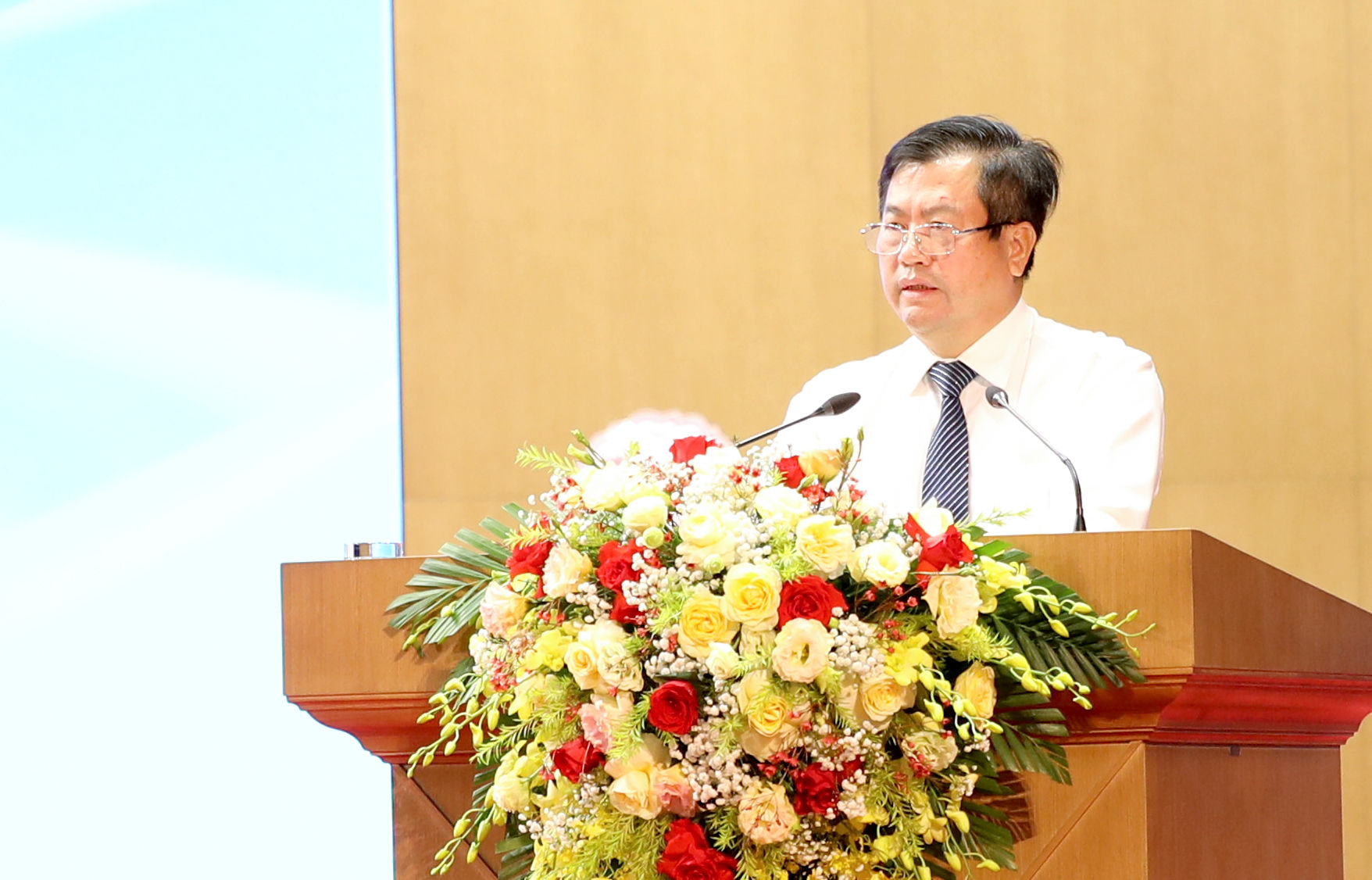 Ông Nguyễn Huy Long - Chủ tịch Hiệp hội doanh nghiệp tỉnh phát biểu tại Hội nghị