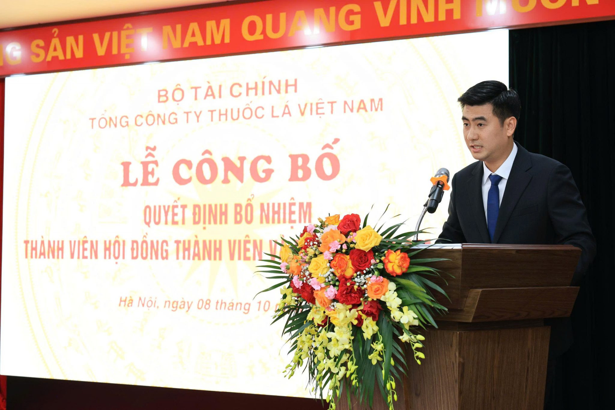 Ông Nguyễn Tuấn Sơn – Tân Thành viên Hội đồng thành viên Tổng công ty phát biểu nhận nhiệm vụ tại buổi lễ