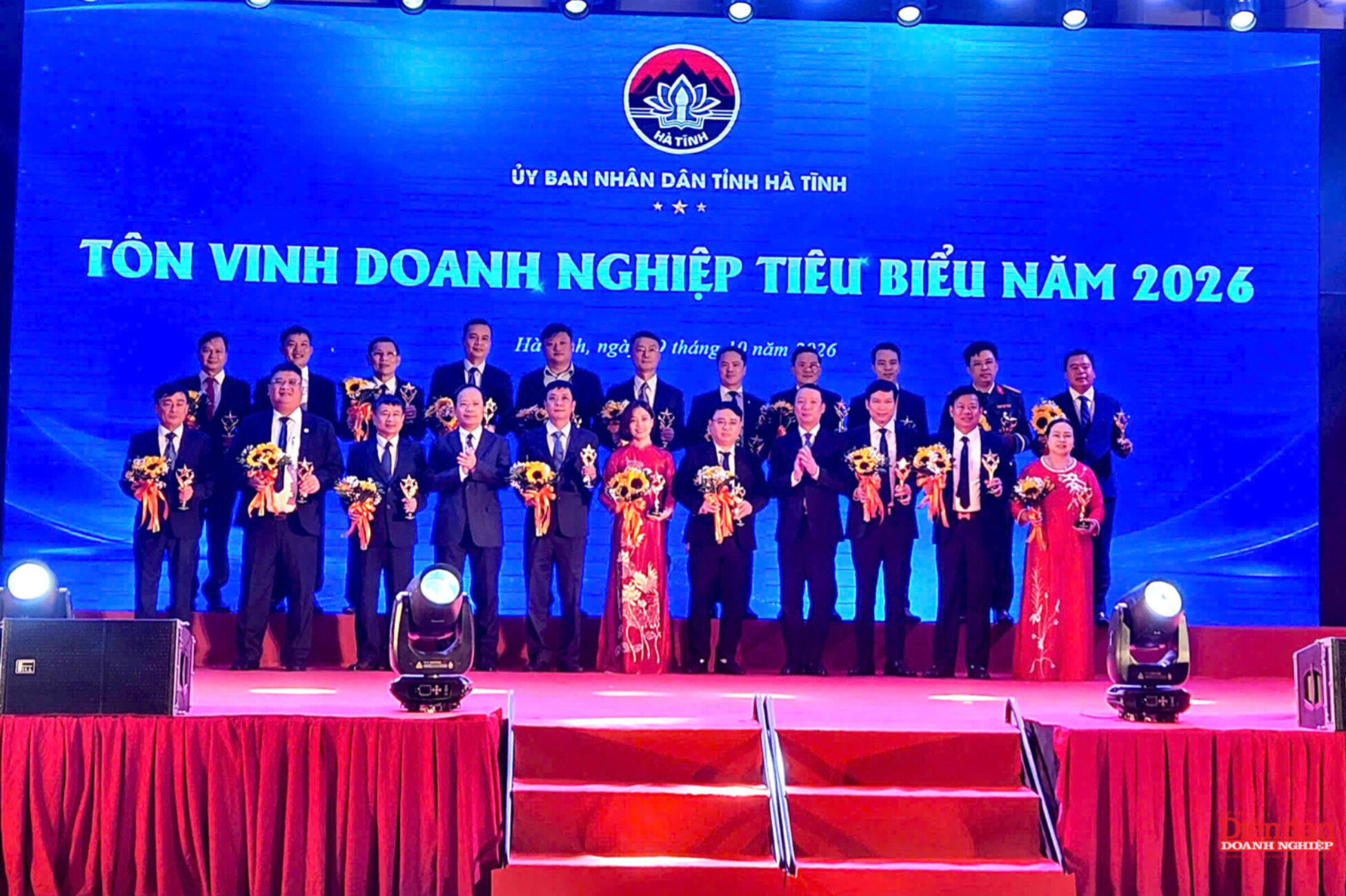 ton-vinh-doanh-nghiepi-tieu-bieu(2).jpg
