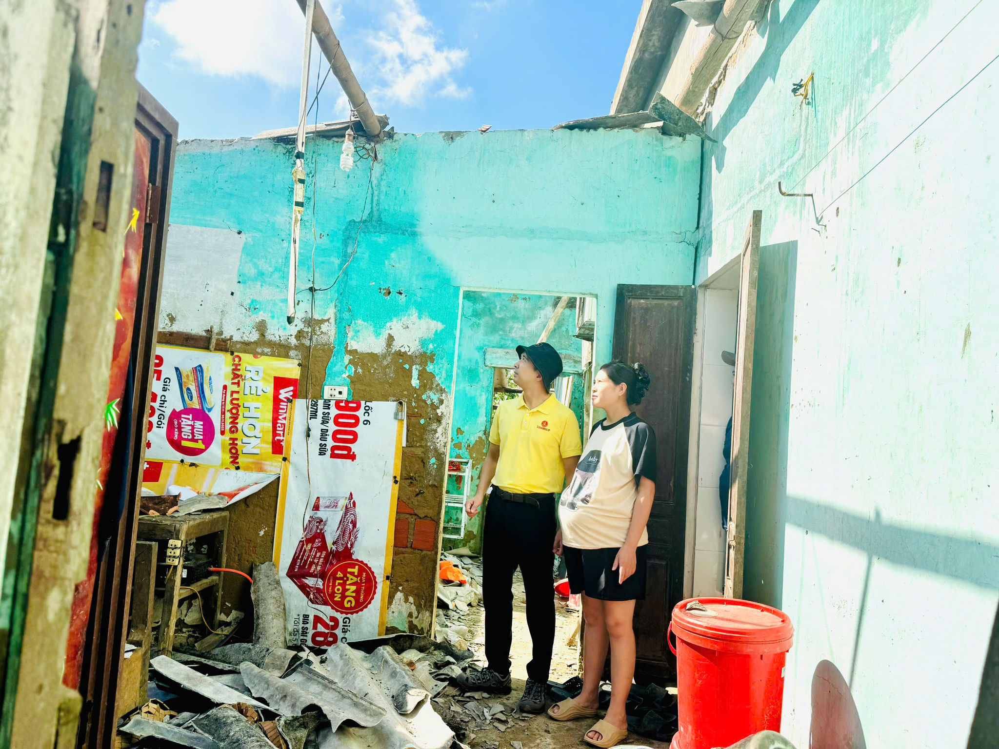 Khung cảnh tan hoang của hộ gia đình bị thiệt hại sau bão