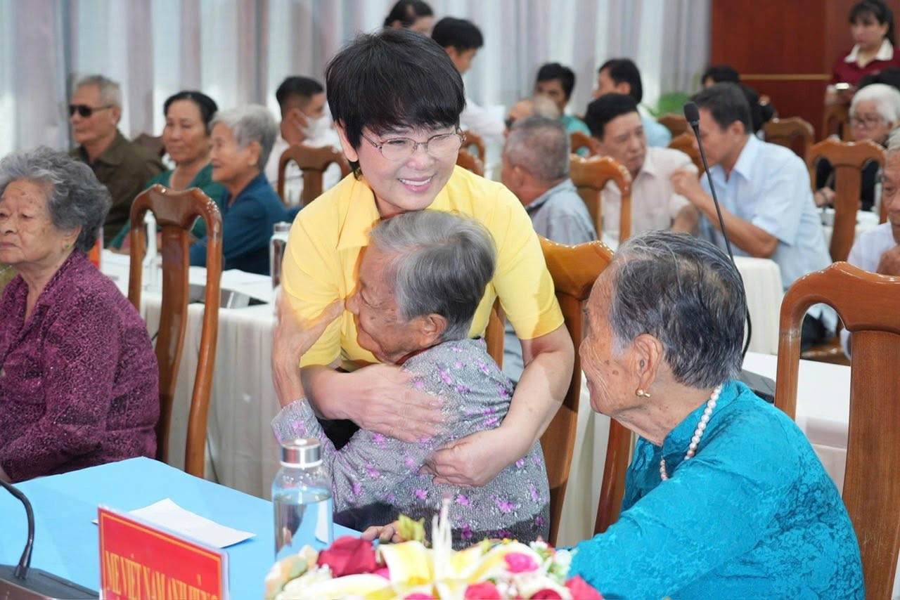 Tri ân mẹ Việt Nam anh hùng