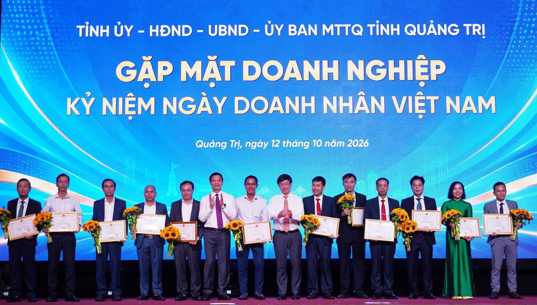 Trong 9 tháng năm 2026, tỉnh Quảng Trị có hơn 1.100 doanh nghiệp thành lập mới với tổng vốn đăng ký gần 12.000 tỷ đồng. Hiện toàn tỉnh có hơn 10.600 doanh nghiệp đang hoạt động, tổng vốn đăng ký gần 210.000 tỷ đồng. Từ đầu năm đến nay, địa phương đã chấp thuận chủ trương đầu tư cho 66 dự án với tổng vốn đầu tư đăng ký hơn 53.700 tỷ đồng. Nổi bật có 12 dự án năng lượng với tổng vốn đầu tư hơn 25.000 tỷ đồng; dự án Quần thể du lịch sinh thái, nghỉ dưỡng và vui chơi giải trí núi U Bò - hồ Thác Chuố