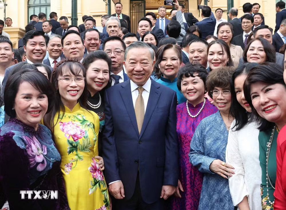 leq8naz1szdag1ydpgw6uteid3bqc843rfyqqg-_ttxvn_tong-bi-thu-chu-tich-nuoc-to-lam-gap-mat-doanh-nghiep-tieu-bieu-9082854-2.jpg.avif