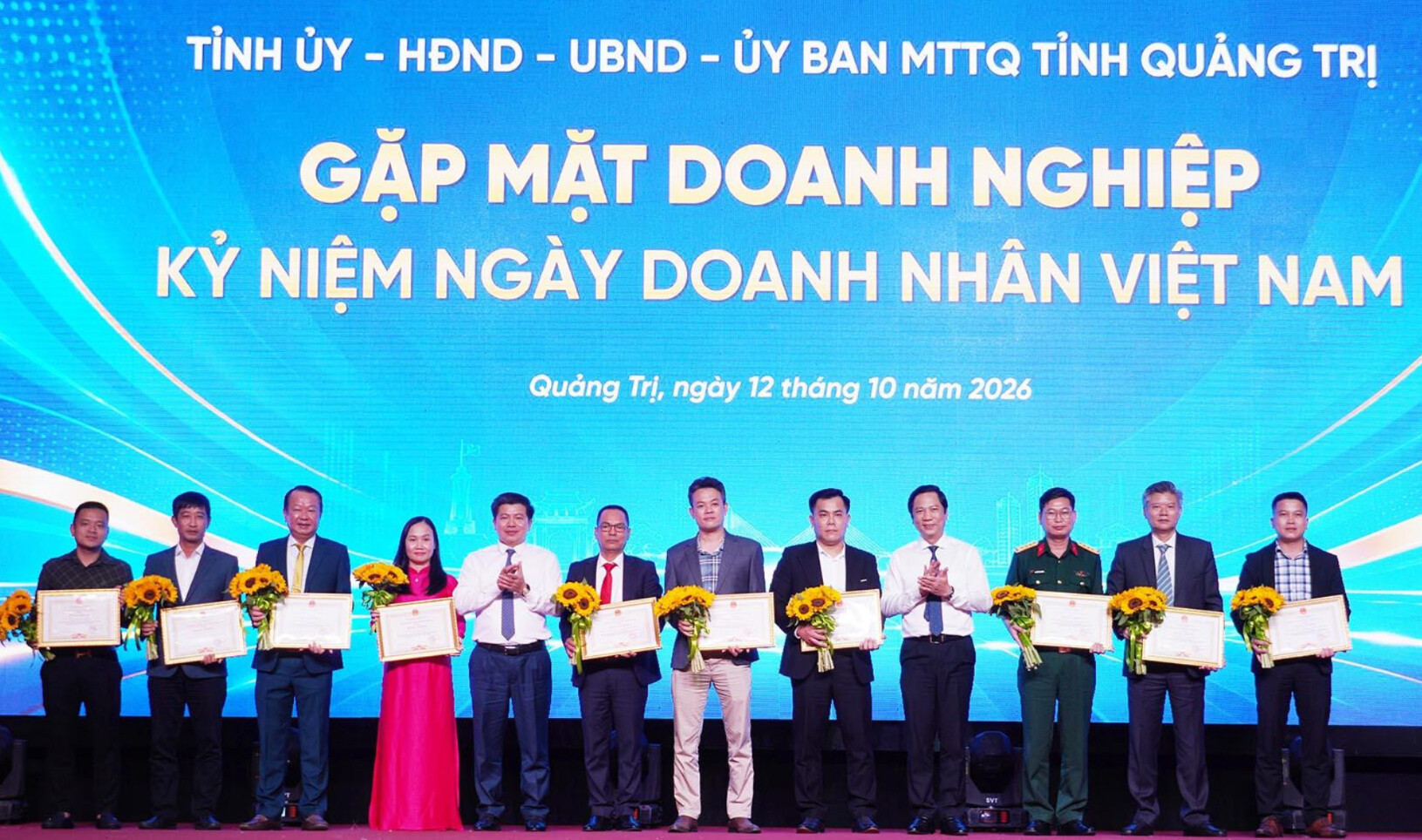 pho-bi-thu-thuong-truc-tinh-uy-tran-vu-khiem-va-pho-chu-tich-thuong-truc-ubnd-tinh-hoang-nam-trao-tang-bang-khen-cua-chu-tich-ubnd-tinh-cho-cac-doanh-nghiep.-hon(1).jpeg