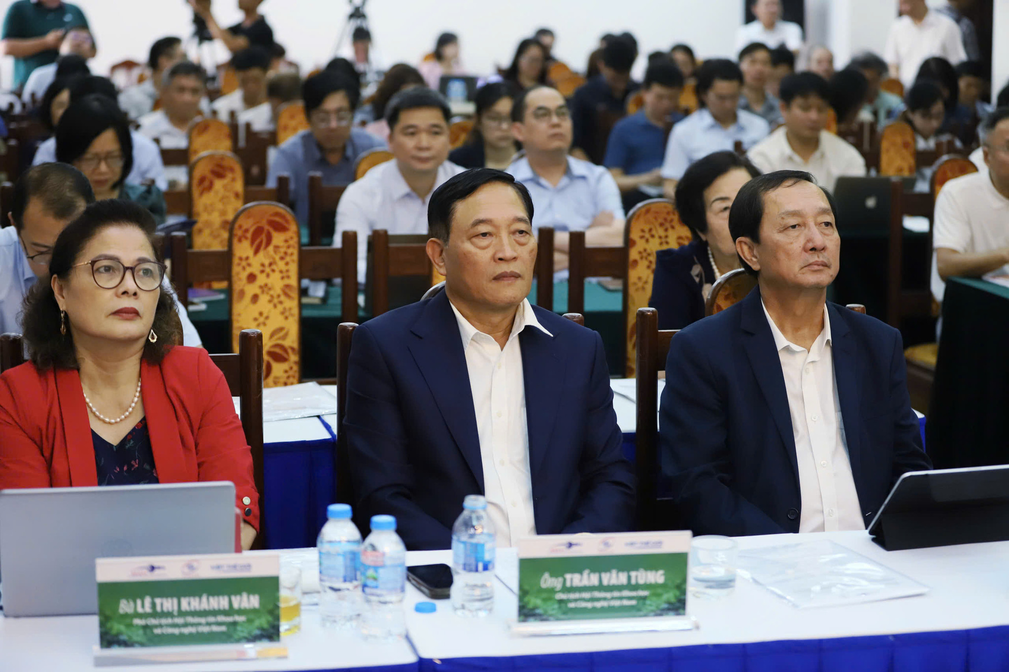 sinh-b5c15019906e28c607b0488eb2ff6e07.jpg