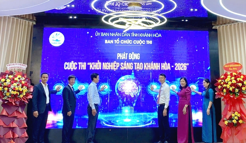 Các đại biểu thực hiện nghi thức phát động Cuộc thi “Khởi nghiệp sáng tạo Khánh Hòa - 2026