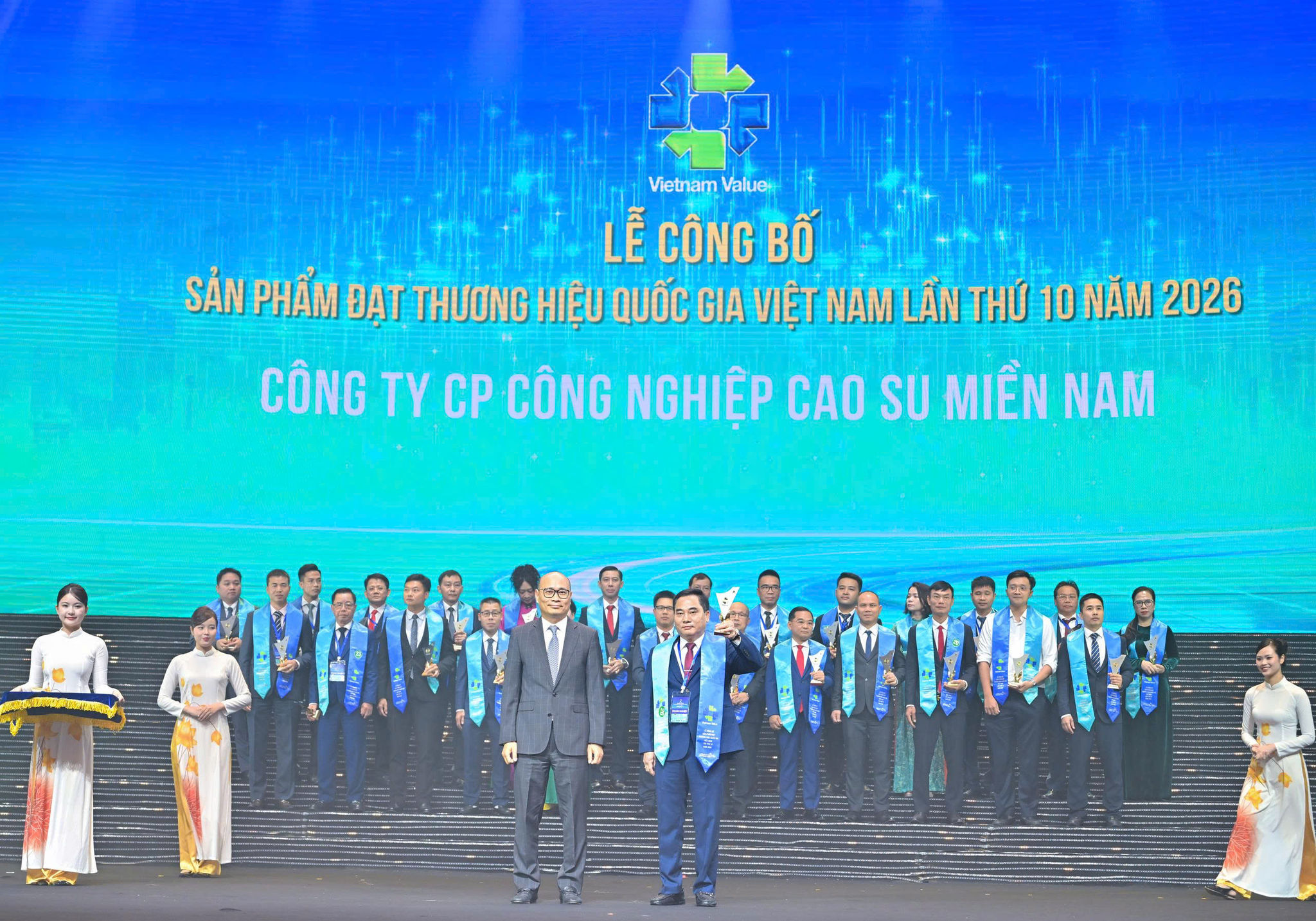 Tổng Giám Đốc Phùng Quang Trung, Công ty CP Công nghiệp Cao su Miền Nam (CASUMINA) nhận danh hiệu Thương hiệu quốc gia Việt Nam năm 2026