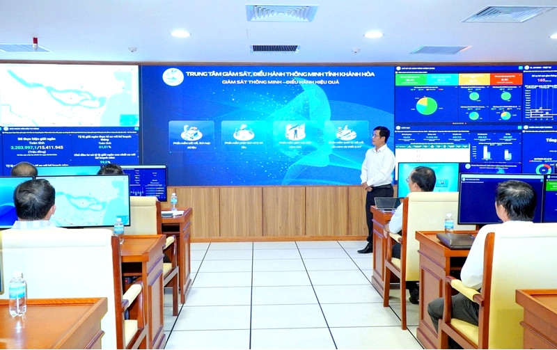 Sở Khoa học và Công nghệ tỉnh Khánh Hòa báo cáo trực quan công tác vận hành Trung tâm giám sát, điều hành thông minh tỉnh Khánh Hòa