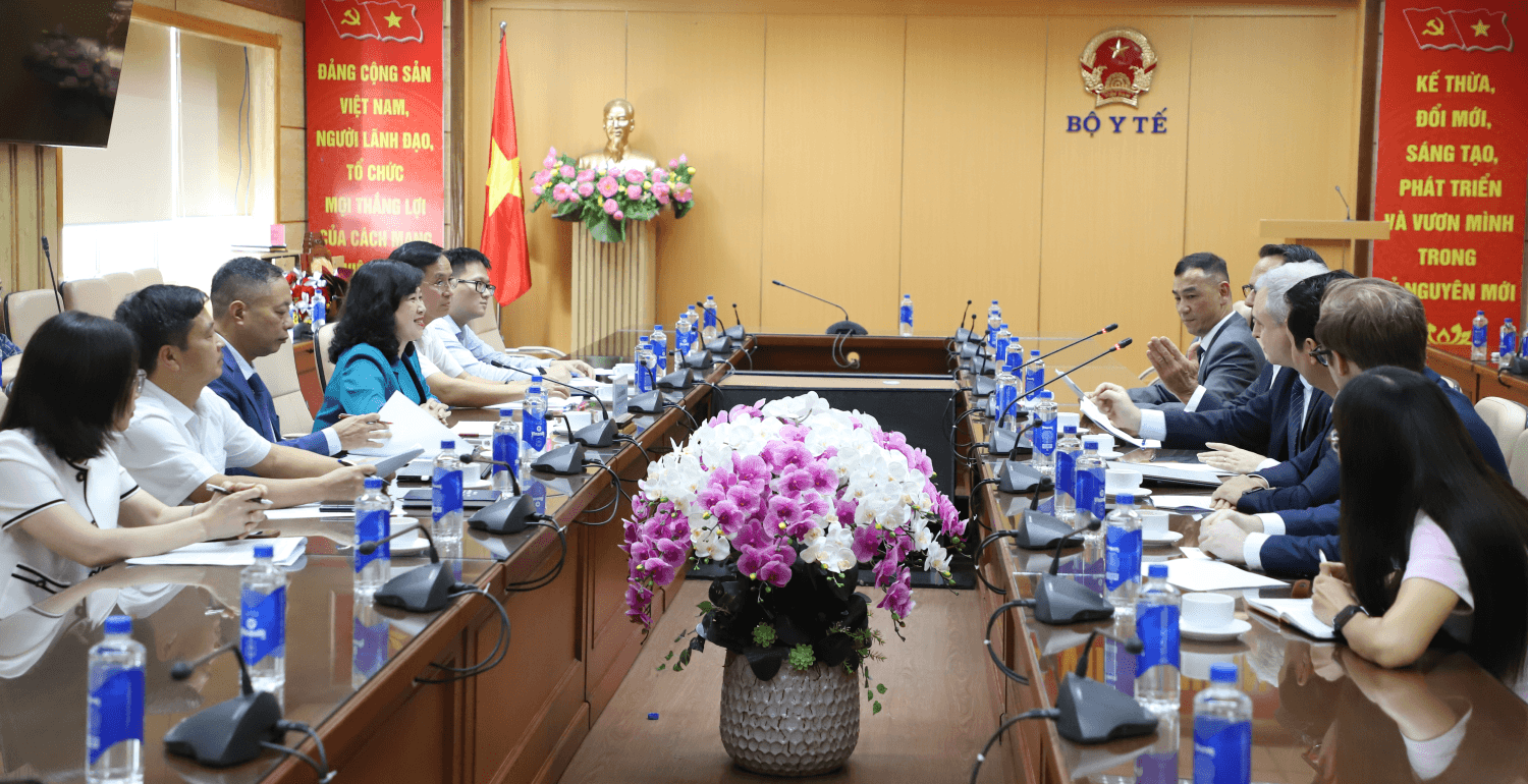 Bộ trưởng Đào Hồng Lan tiếp và làm việc với Tổng Giám đốc Điều hành Tập đoàn DKSH