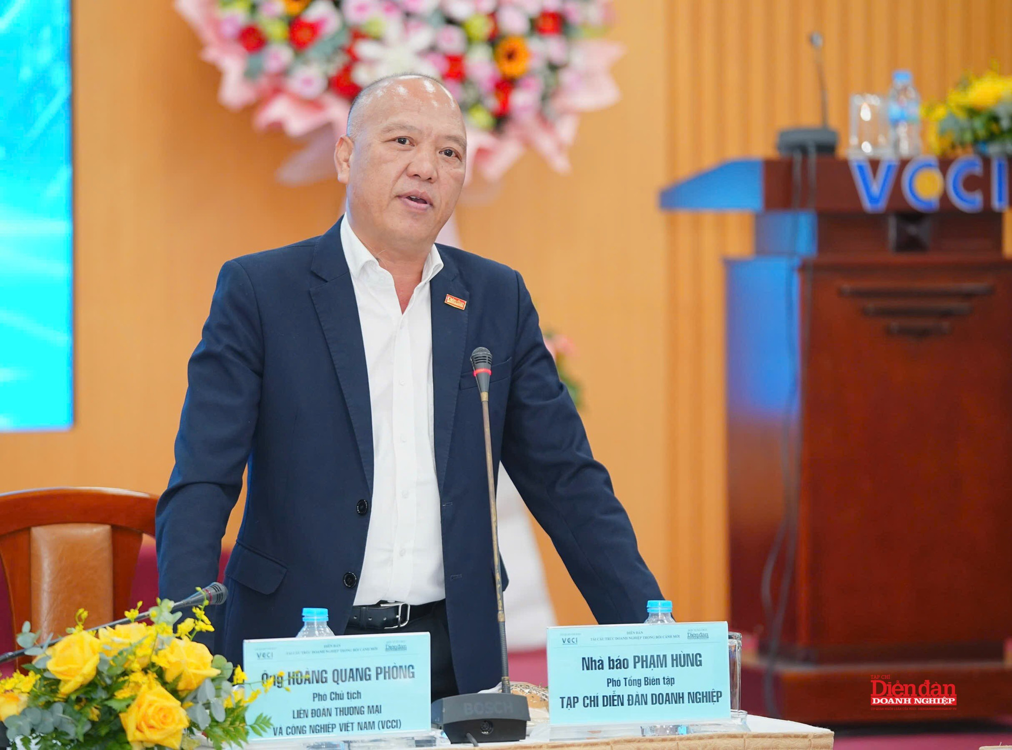 5.4 Ông Phạm Hùng
