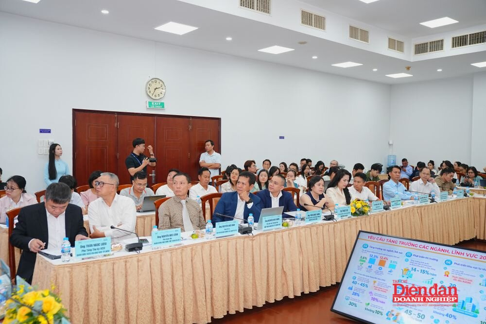 Các đại biểu và doanh nghiệp tham dự Diễn đàn.