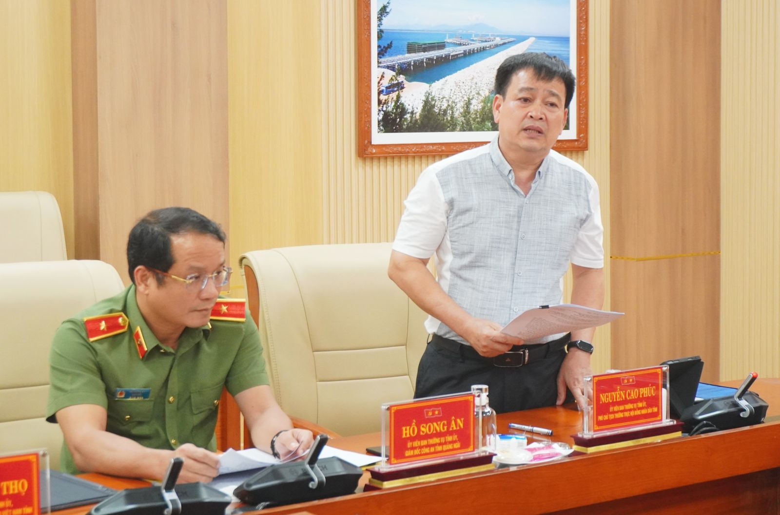 Phó Chủ tịch Thường trực HĐND tỉnh Nguyễn Cao Phúc phát biểu tại phiên họp
