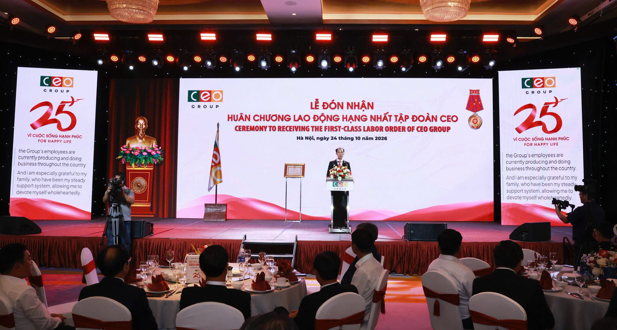 TS. LS. Đoàn Văn Bình - Nhà sáng lập, Chủ tịch HĐQT Tập đoàn CEO chia sẻ tại tại sự kiện.
