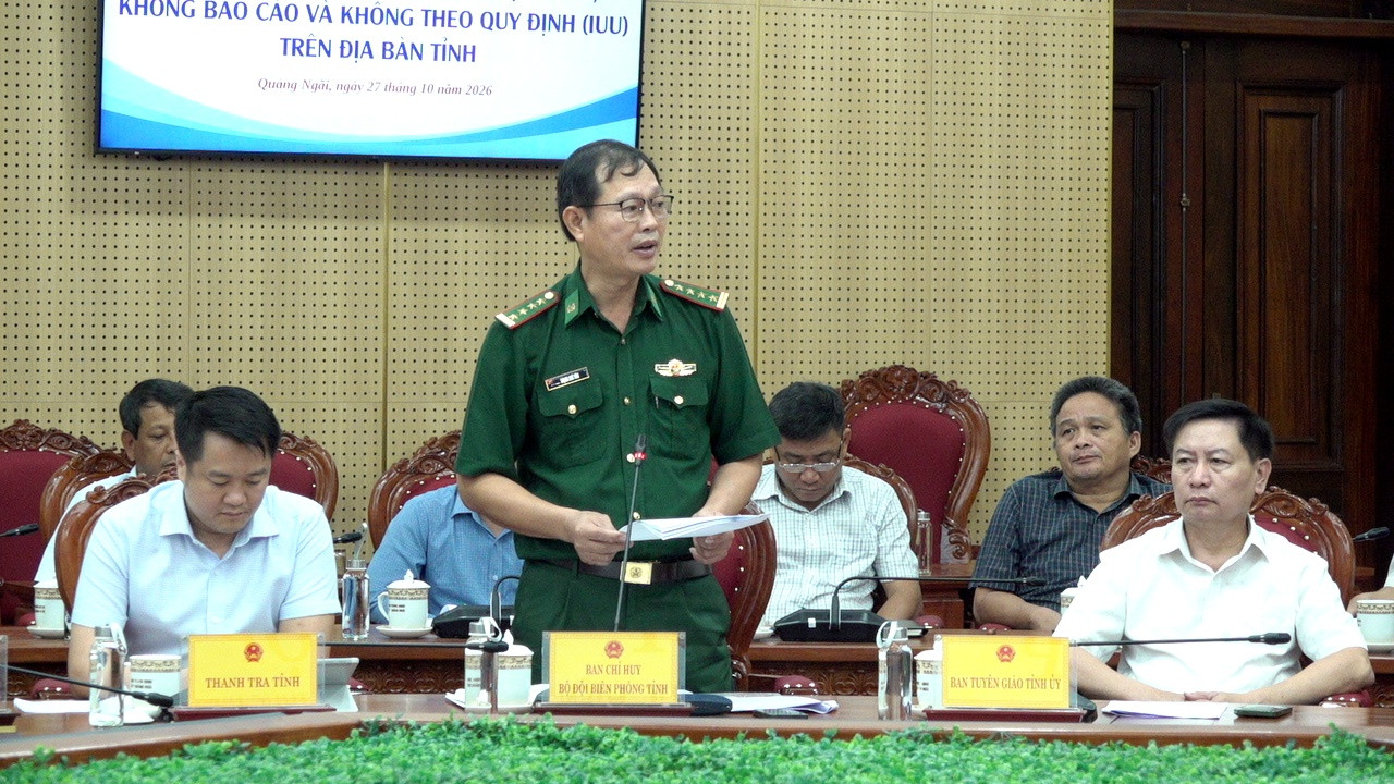 Đại diện lãnh đạo Ban Chỉ huy Bộ đội Biên phòng tỉnh báo cáo tại cuộc họp