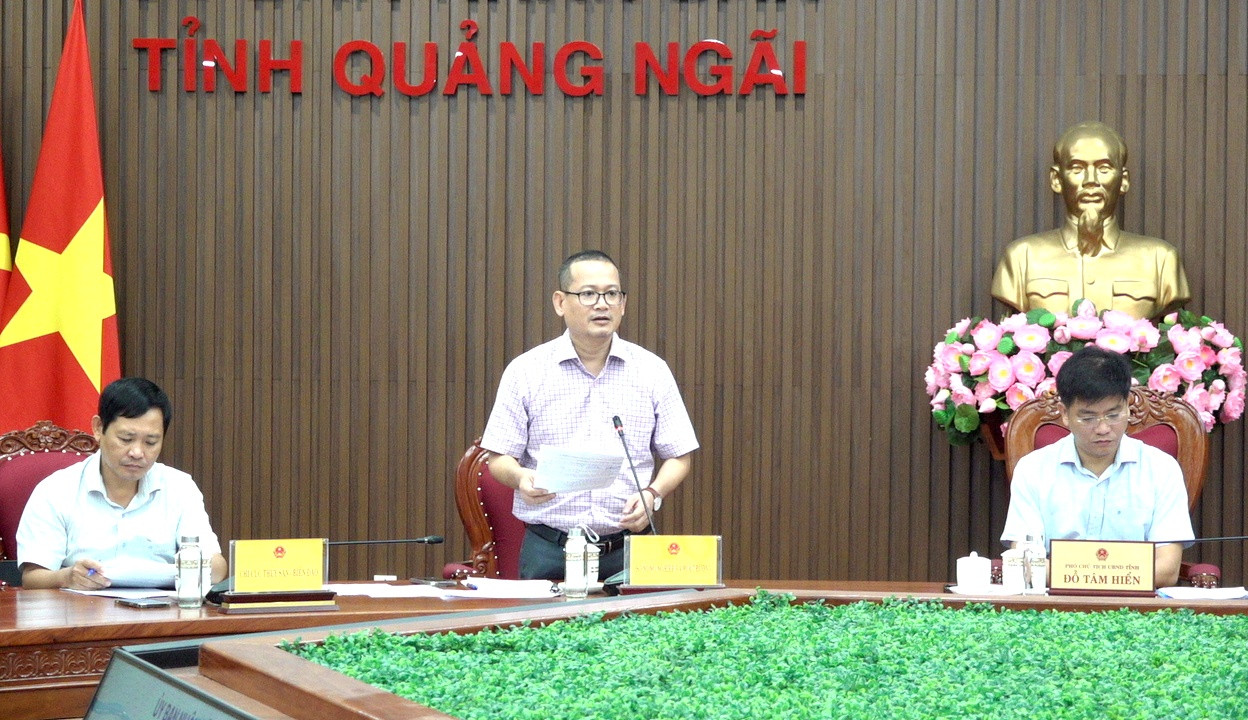 Lãnh đạo Sở Sở Nông nghiệp và Môi trường báo cáo tại cuộc họp