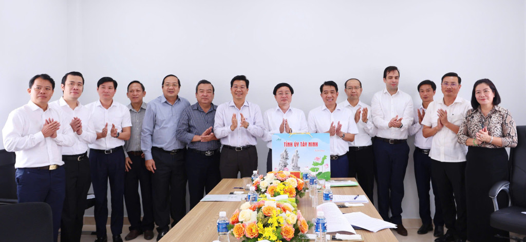 Đoàn công tác lãnh đạo tỉnh thăm doanh nghiệp để lắng nghe, kịp thời tháo gỡ khó khăn, đồng hành cùng doanh nghiệp trong hành trình phát triển