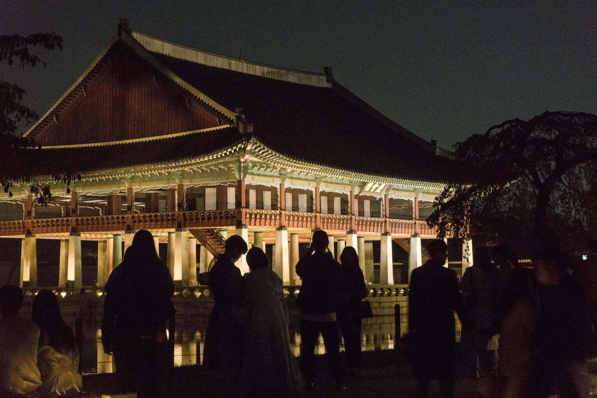 Tham quan Cung điện Gyeongbokgung về đêm