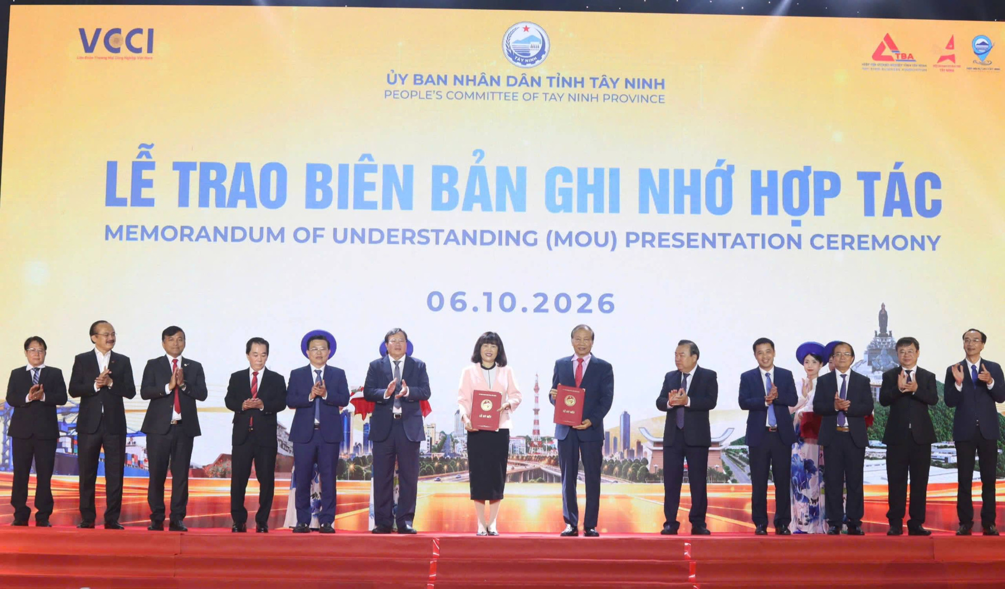 UBND tỉnh Tây Ninh và VCCI trao Biên bản ghi nhớ hợp tác tại buổi lễ