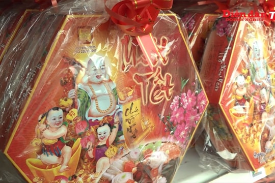 Hàng bình ổn đến tay người tiêu dùng trong dịp sát tết