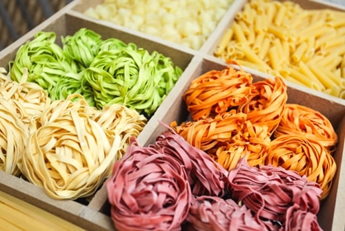 Thu gần 80 tỷ mỗi tháng từ bán bánh tráng, mì trứng… 