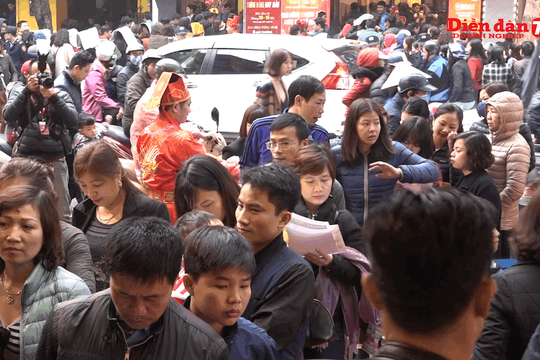 Đón vía Thần Tài, khách hàng đến mua đông gấp ba so với năm trước