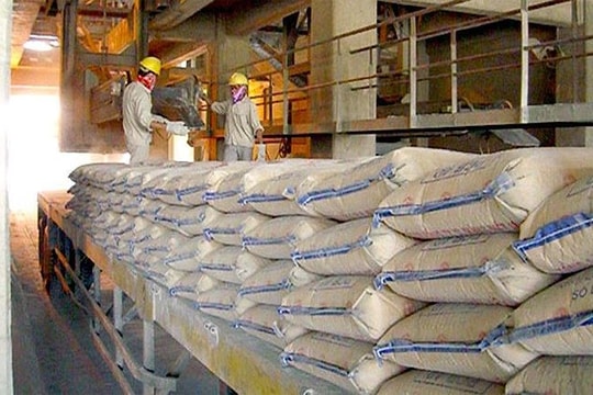 Lo ngại khi Việt Nam xuất khẩu xi măng giá rẻ